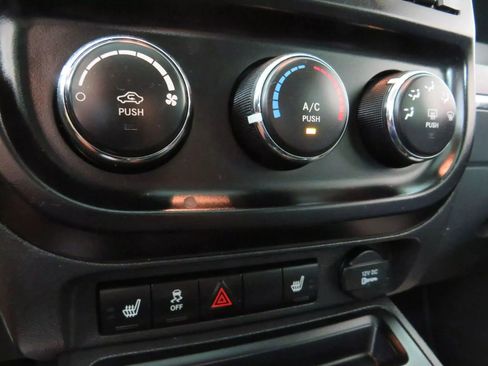 Used 2013 Jeep Compass Latitude w/ Sun/Sound Group image 19