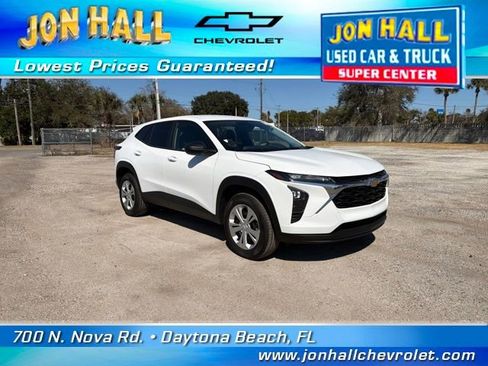 Used 2026 Chevrolet Trax LS w/ Driver Confidence Package image 17