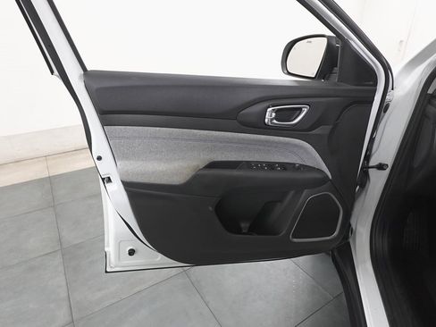 Used 2022 Jeep Compass Latitude image 7