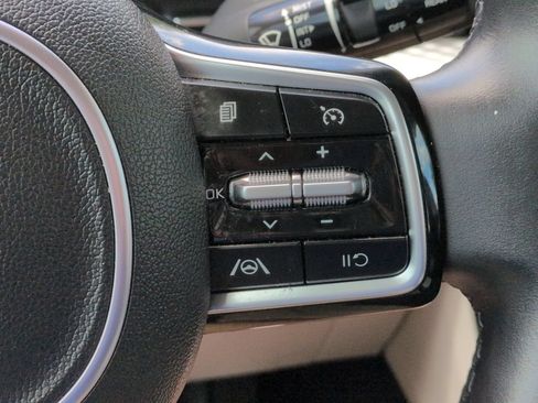 Certified 2023 Kia Carnival LX FWD image 30
