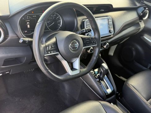 Used 2019 Nissan Kicks SR w/ SR Premium Package image 4