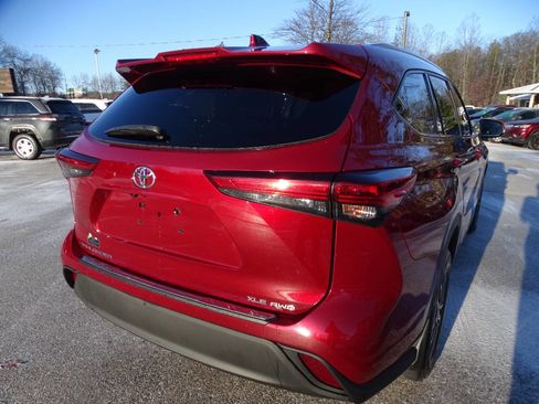 Used 2020 Toyota Highlander XLE image 10