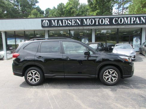 Used 2020 Subaru Forester Premium AWD/4WD image 4