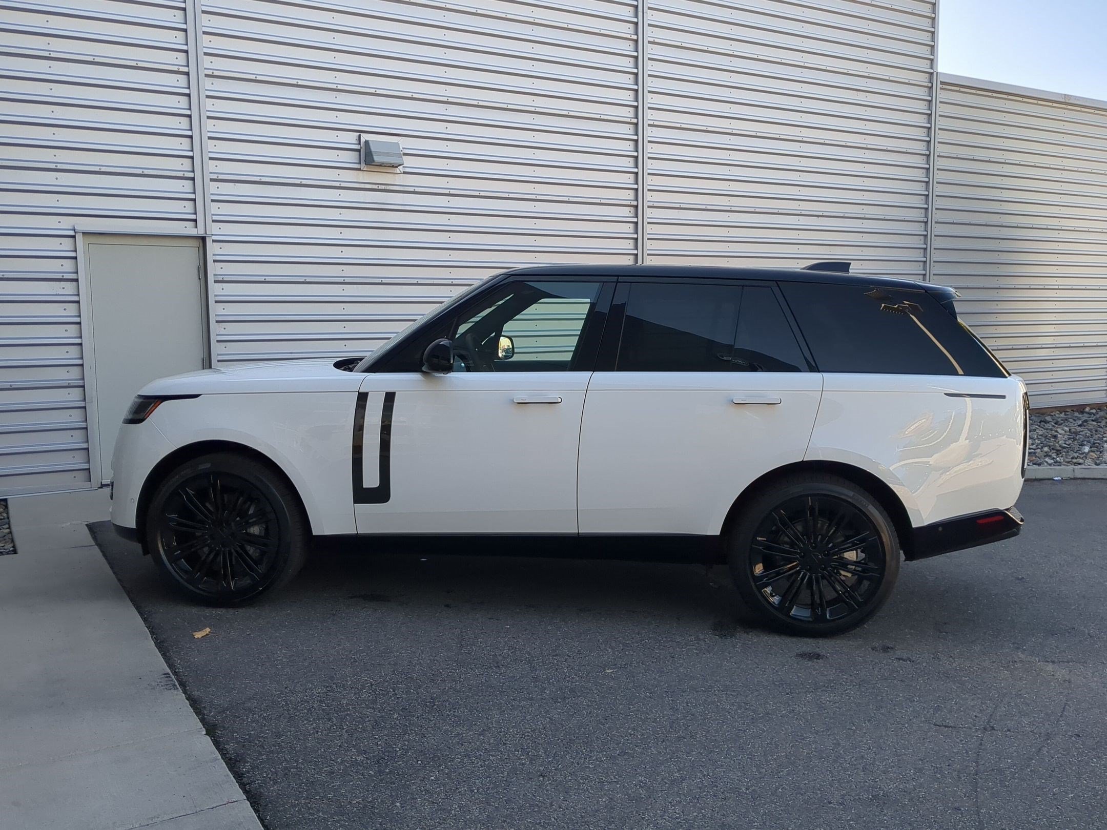 New 2026 Land Rover Range Rover SE AWD/4WD image 8