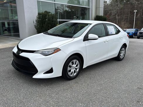 Used 2017 Toyota Corolla LE image 2