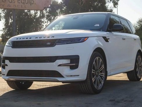 New 2025 Land Rover Range Rover Sport Dynamic SE image 3