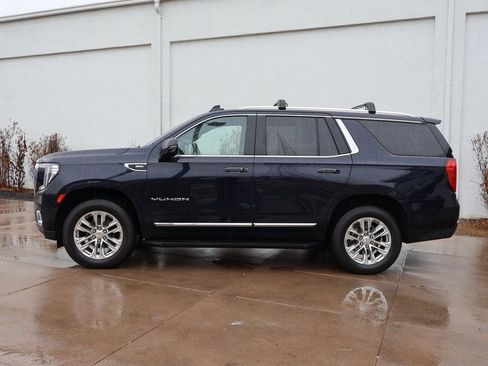 Used 2022 GMC Yukon SLT w/ SLT Premium Package image 5