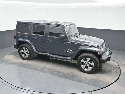 Used 2017 Jeep Wrangler Unlimited Sahara w/ Dual Top Group AWD/4WD image 23