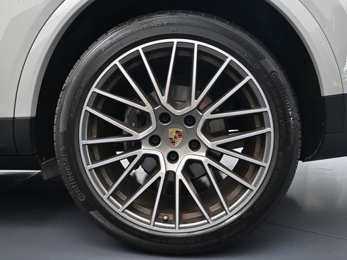 Certified 2023 Porsche Cayenne Platinum Edition AWD/4WD image 27