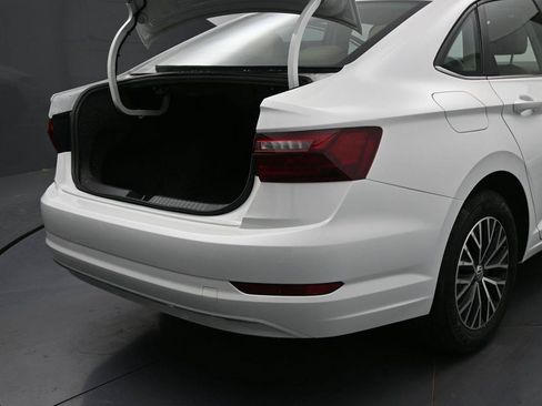 Used 2021 Volkswagen Jetta SE w/ SE Cold Weather Package FWD image 12