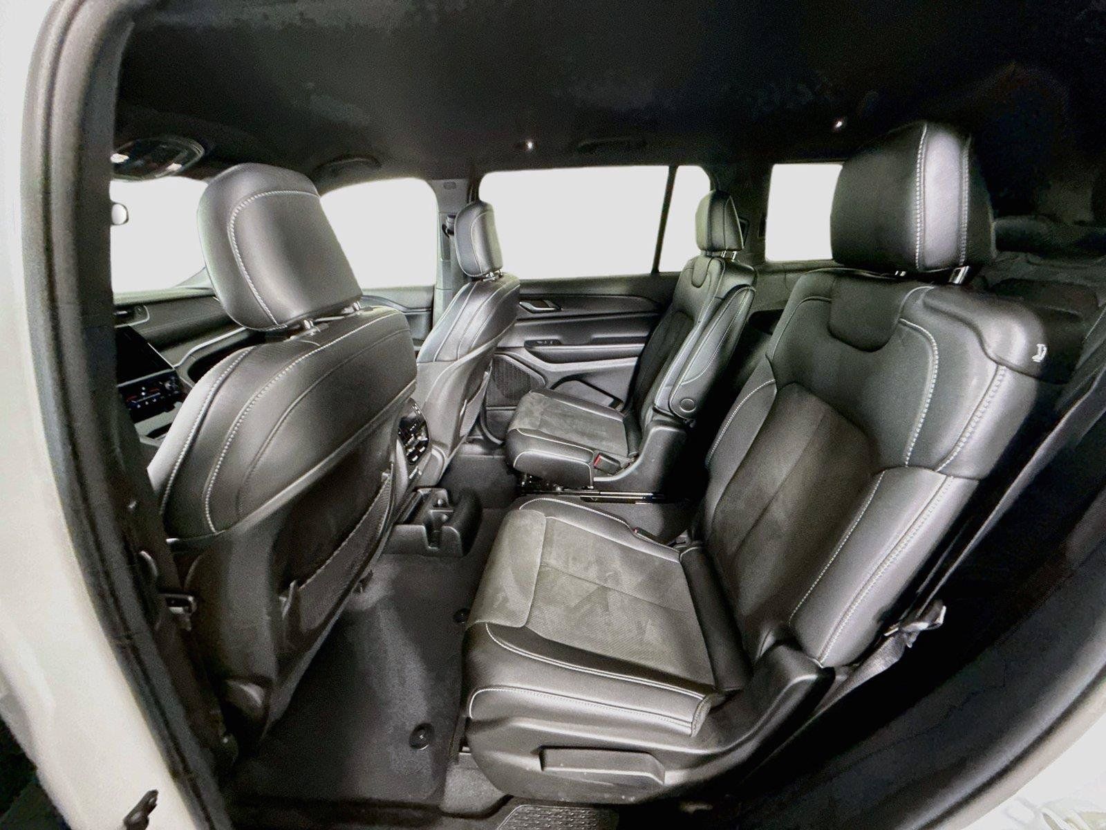 Used 2023 Jeep Grand Cherokee L Laredo AWD/4WD image 16