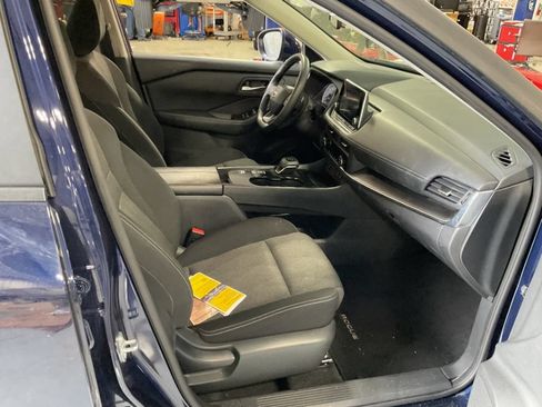 Used 2025 Nissan Rogue SV FWD image 12
