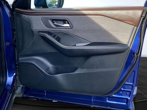 Used 2023 Nissan Rogue SV image 29