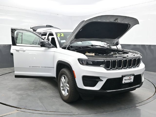 Used 2022 Jeep Grand Cherokee Laredo w/ Luxury Tech Group I AWD/4WD image 49