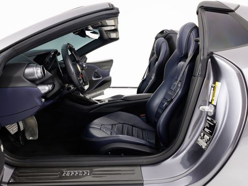 Used 2021 Ferrari 812 GTS RWD image 17