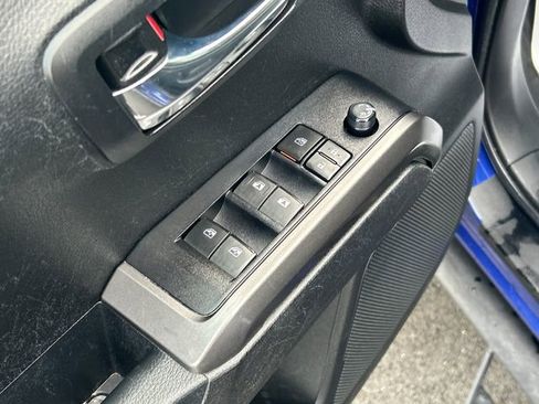 Used 2022 Toyota Tacoma TRD Sport w/ Technology Package image 11