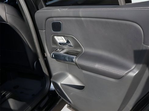 New 2026 Mercedes-Benz GLB 250 4MATIC image 17