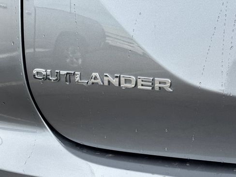 Used 2024 Mitsubishi Outlander SE image 28