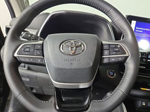 Used 2024 Toyota Highlander Platinum AWD/4WD image 22