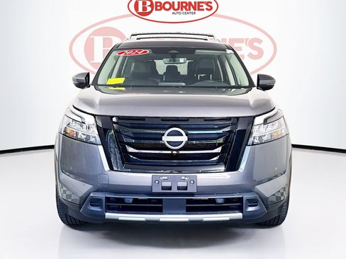 Used 2024 Nissan Pathfinder SL w/ Black Appearance Package AWD/4WD image 5