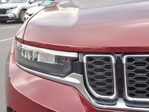 Used 2022 Jeep Grand Cherokee Limited AWD/4WD image 9