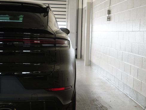 Used 2025 Porsche Cayenne Turbo GT image 10