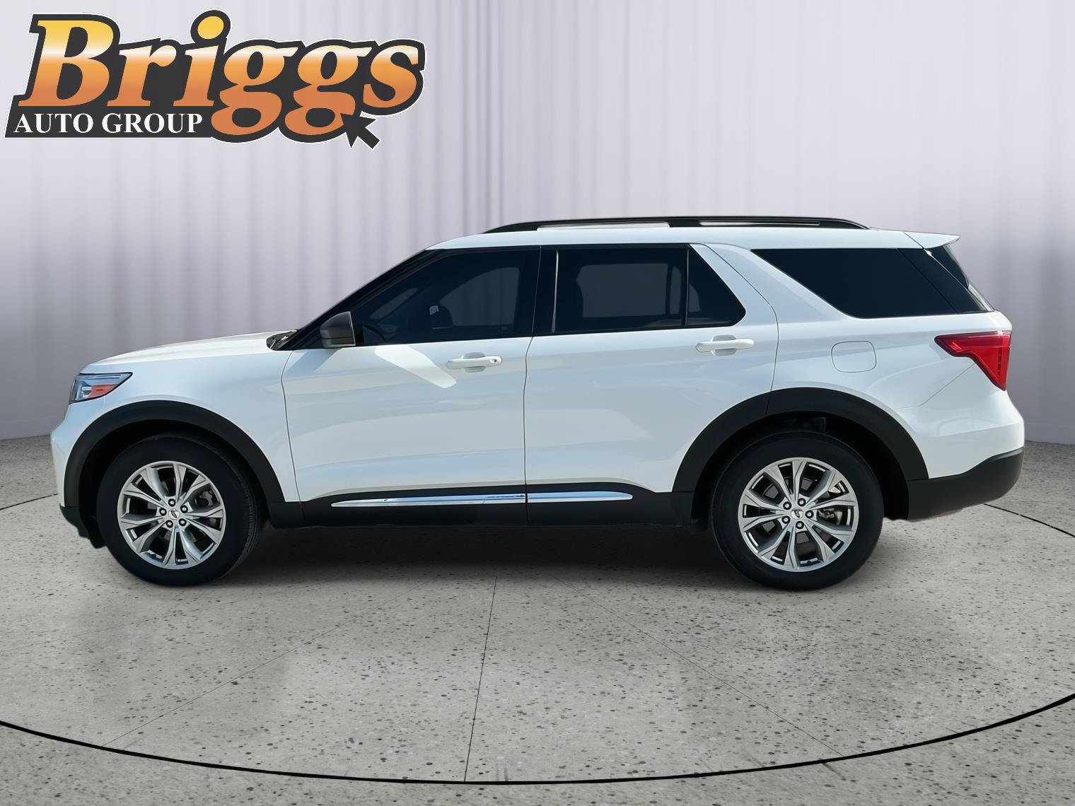 Used 2021 Ford Explorer XLT w/ Equipment Group 202A AWD/4WD image 2