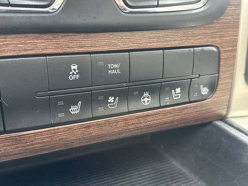 Used 2013 RAM 1500 Laramie w/ Convenience Group AWD/4WD image 38
