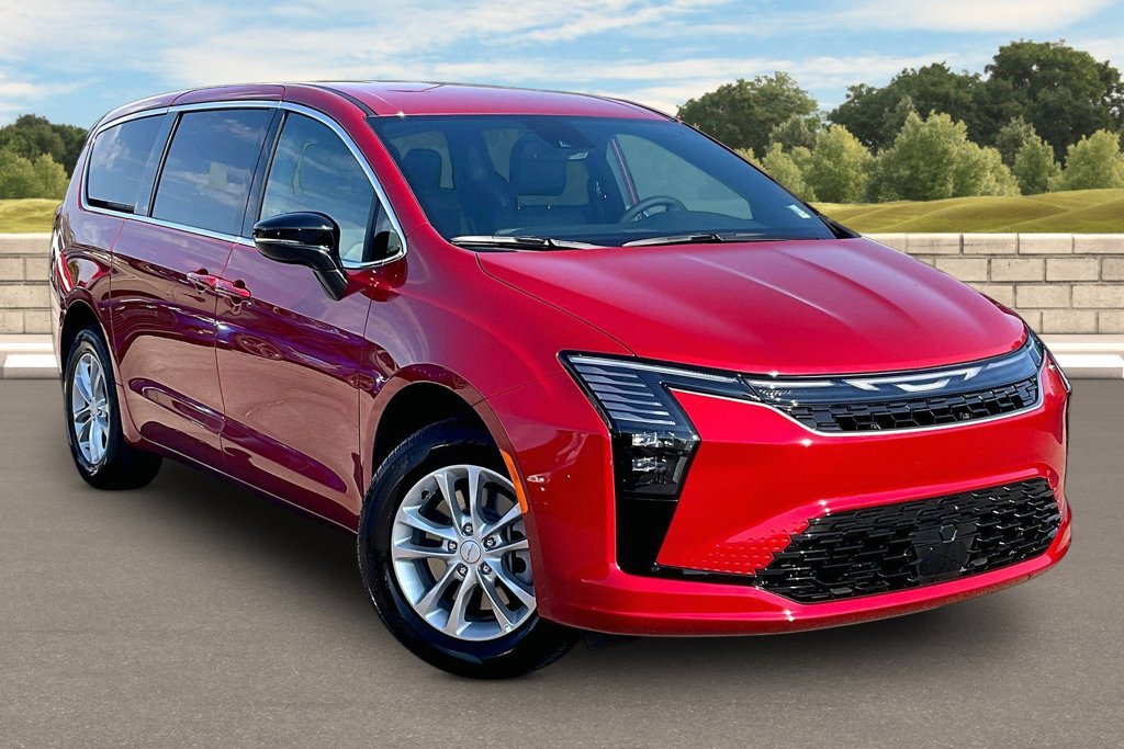 New 2027 Chrysler Pacifica Select AWD/4WD image 2