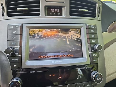 Used 2011 Toyota Avalon Limited image 9