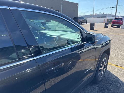 Used 2020 GMC Acadia SLE w/ Driver Convenience Package image 7