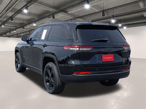 Used 2024 Jeep Grand Cherokee Altitude AWD/4WD image 14