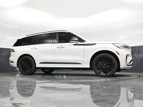Used 2025 Lincoln Aviator Reserve w/ Equipment Group 201A AWD/4WD image 49