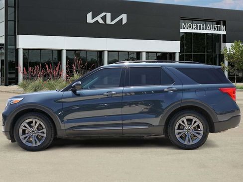 Used 2022 Ford Explorer XLT w/ Equipment Group 202A RWD image 3