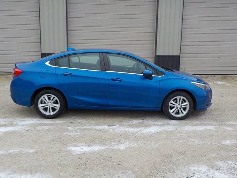 Used 2018 Chevrolet Cruze LT image 4