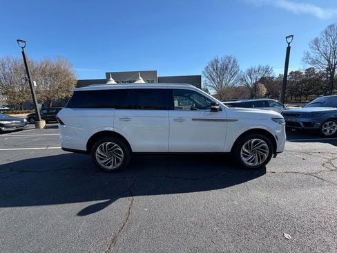 New 2025 Lincoln Navigator Reserve image 6