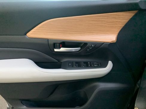 New 2026 Toyota Grand Highlander AWD image 12