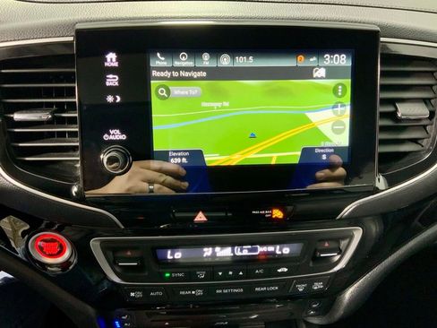 Used 2022 Honda Pilot Black Edition image 3