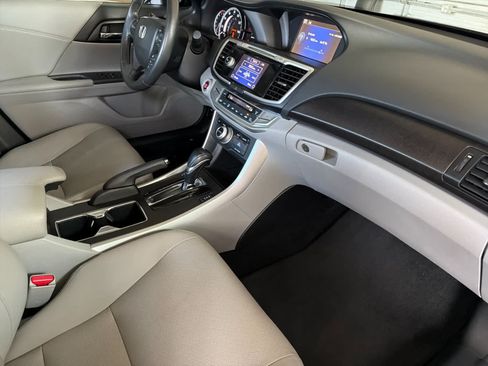 Used 2014 Honda Accord Touring image 16