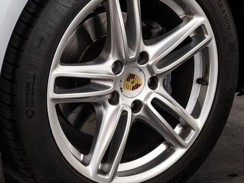 Used 2014 Porsche Panamera 4 image 13