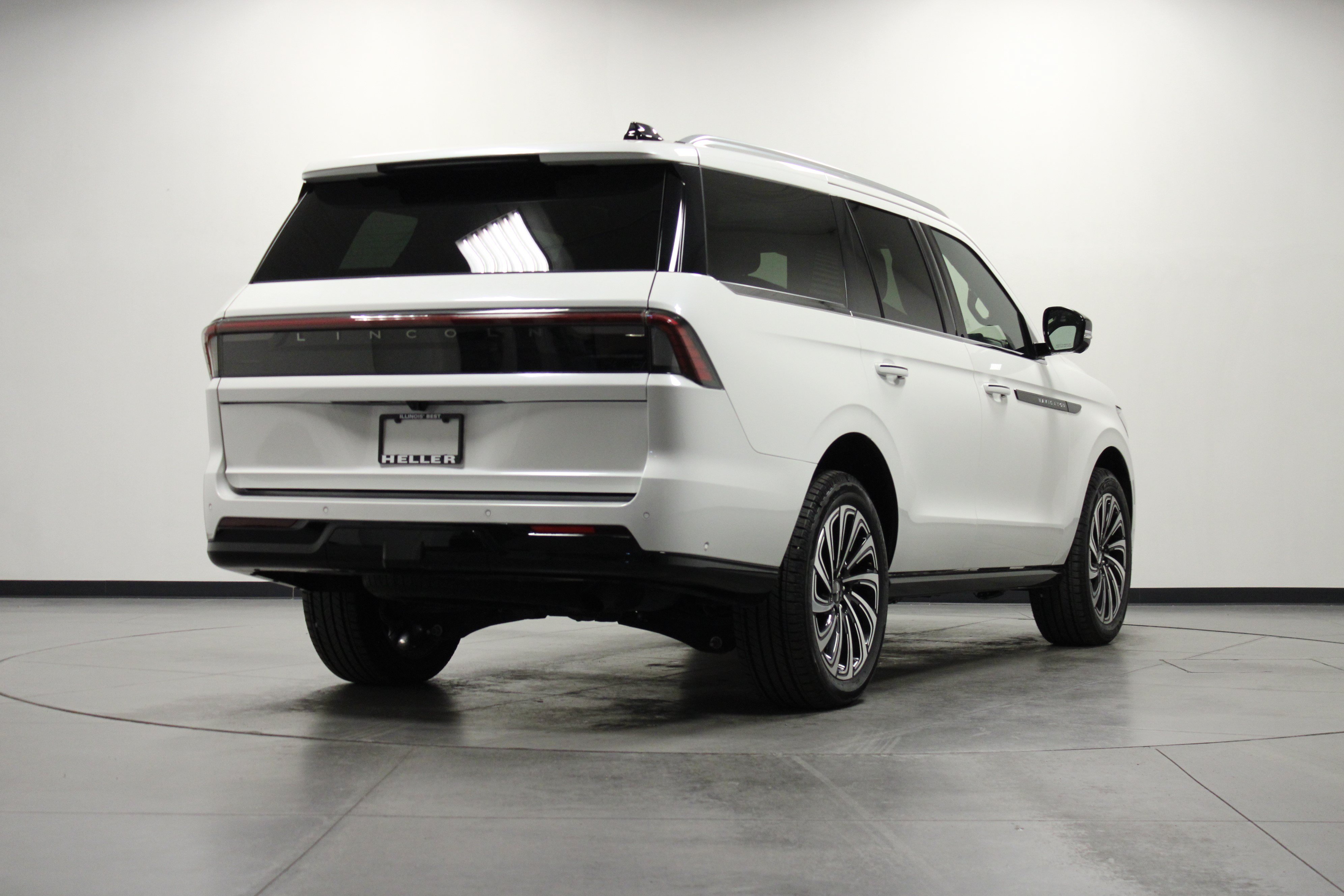 Used 2025 Lincoln Navigator Black Label AWD/4WD image 4