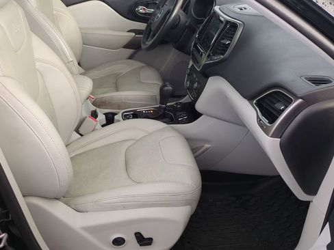 Used 2019 Jeep Cherokee Limited image 21