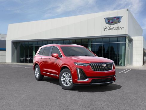 Used 2025 Cadillac XT6 Luxury image 2