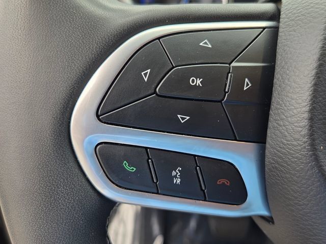Used 2024 Chrysler Pacifica Touring-L FWD image 27