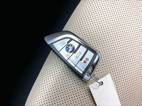 Used 2021 BMW 530e w/ Convenience Package image 12