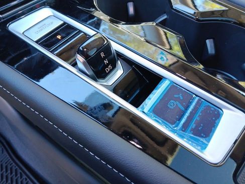 Used 2025 Volkswagen Atlas SE w/ Panoramic Sunroof Package image 25