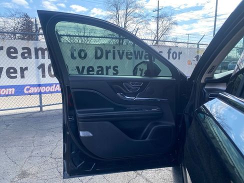 Used 2023 Lincoln Corsair Reserve w/ Jet Appearance Package image 11