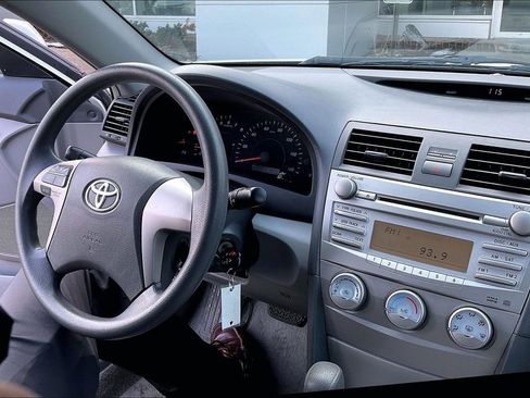 Used 2010 Toyota Camry LE image 17