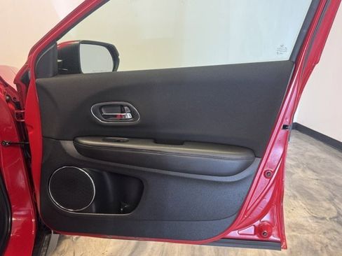 Used 2017 Honda HR-V EX image 33
