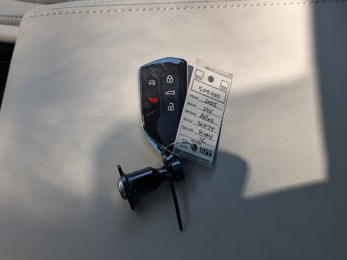 Used 2025 Volkswagen Atlas SE w/ Panoramic Sunroof Package image 38